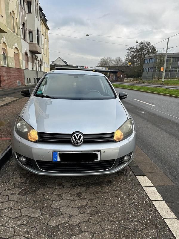 Silber Gebraucht 2011 VW Golf VI Limousine | 6.800 € (Etwas zu teuer) - Bild 1/4