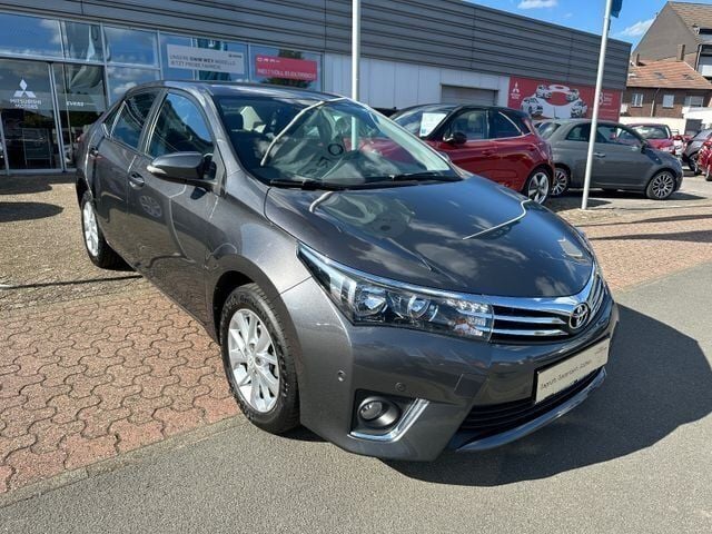 Gebraucht Toyota Corolla Life+ 132 PS (97 kW) 2015 Grey metallic Limousine