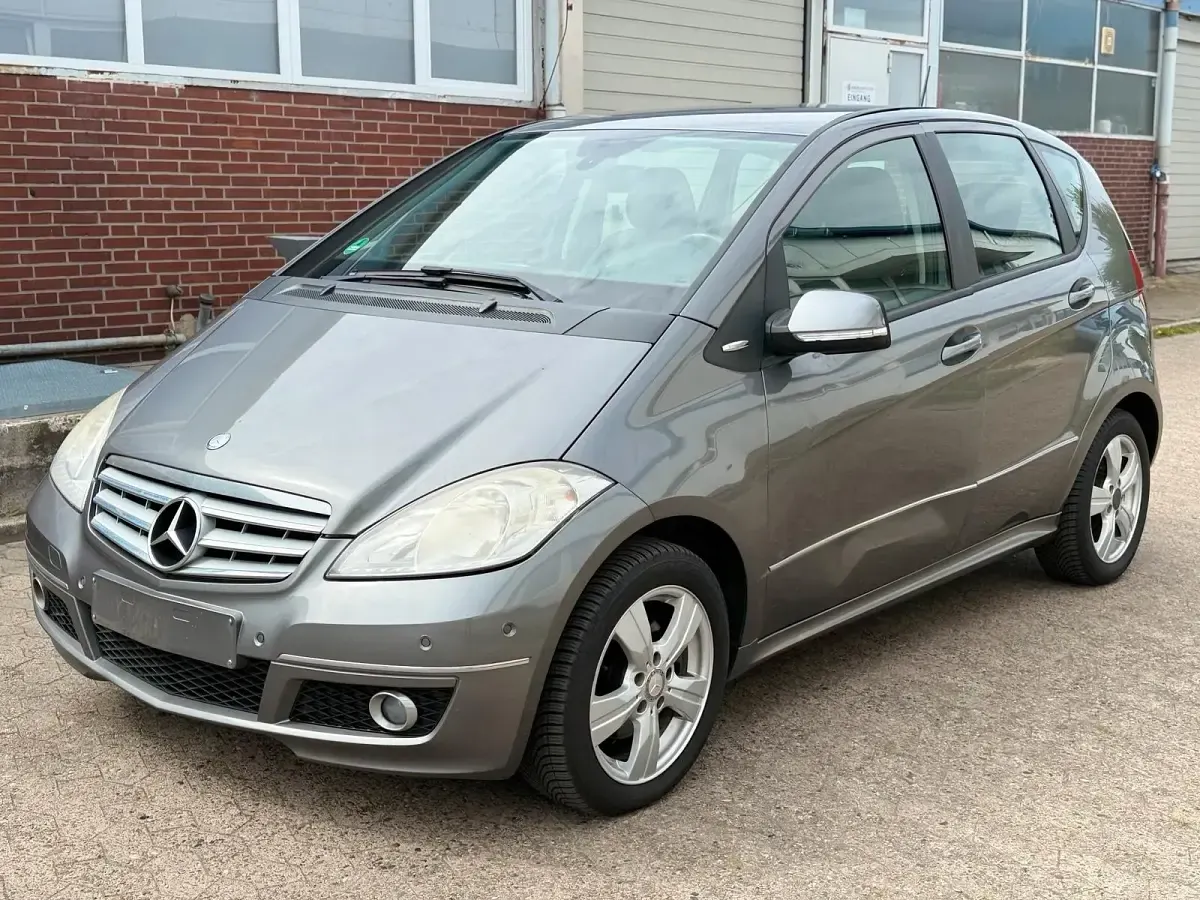 Używany Mercedes A180 109 KM (80 kW) 2009 Srebrny Minivan