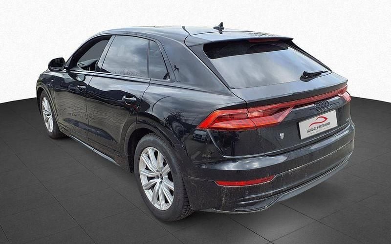 Gebraucht Audi Q8 Ambiente 286 PS (210 kW) 2023 Mythosschwarz metallic SUV