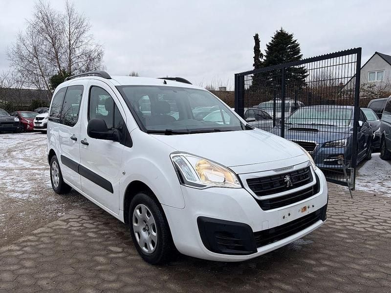 Weiß Gebraucht 2018 Peugeot TePee Van / Kleinbus | 6.400 € (Fairer Preis) - Bild 1/4