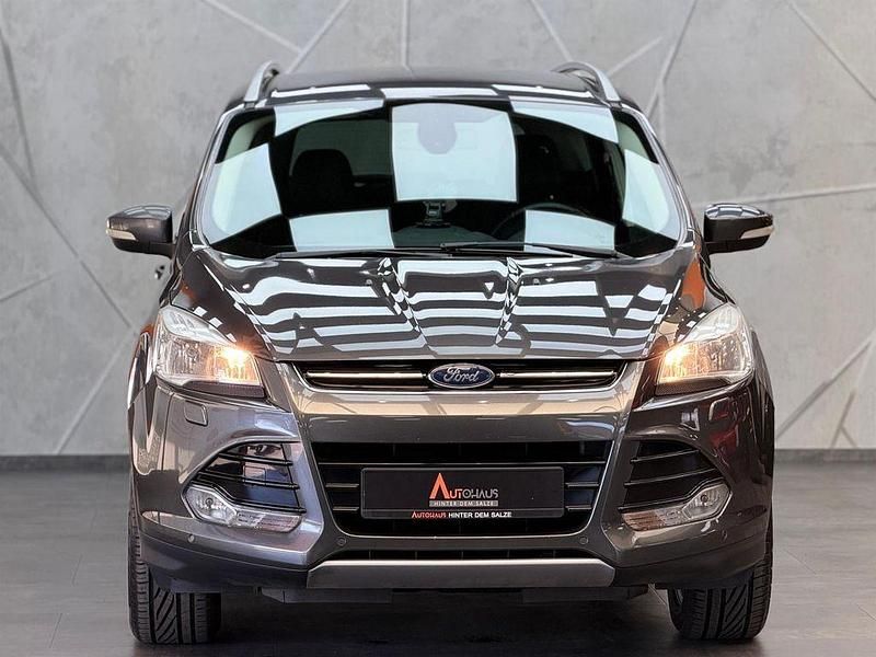 Gebraucht Ford Kuga Titanium 150 PS (110 kW) 2015 Grau SUV