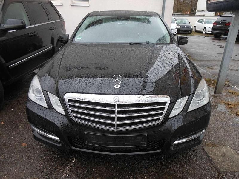 Gebraucht Mercedes E250 204 PS (150 kW) 2011 Obsidianschwarz  metalliclack Limousine