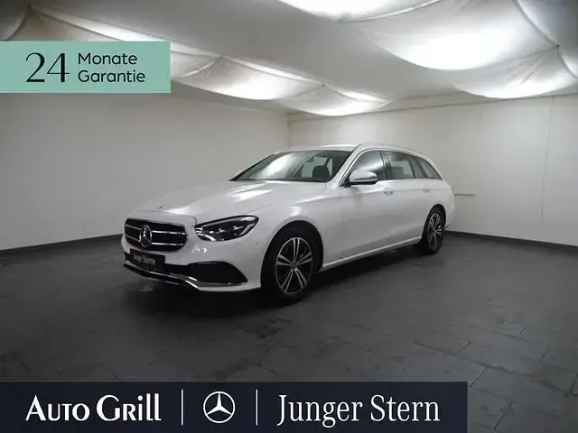 Gebraucht Mercedes E220 Avantgarde 200 PS (147 kW) 2023 Unilack polarweiss Kombi
