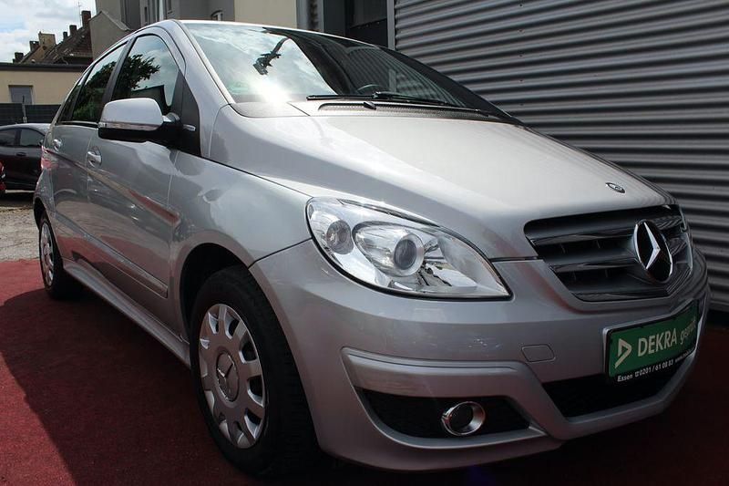 Silber Gebraucht 2011 Mercedes B160 Van / Kleinbus | 7.479 € (Etwas zu teuer) - Bild 1/4