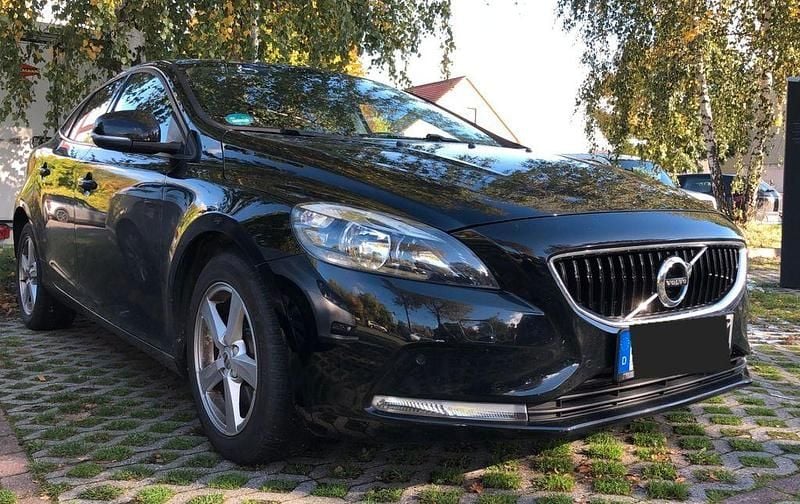 Schwarz Gebraucht 2017 Volvo V40 Kombi | 11.900 € (Guter Preis) - Bild 1/4