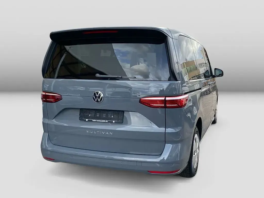 Używany VW Multivan Life 150 KM (110 kW) 2024 Szary Minivan