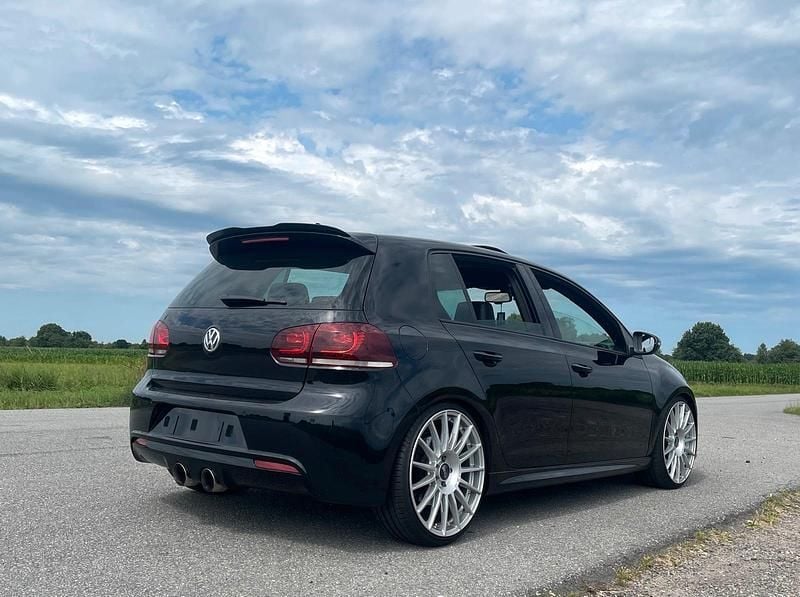 Gebraucht VW Golf VI R 271 PS (199 kW) 2011 Schwarz Kleinwagen