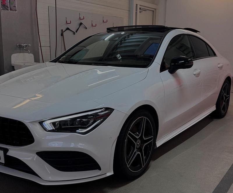 Weiß Gebraucht 2020 Mercedes CLA180 AMG Limousine | 25.000 € (Fairer Preis) - Bild 1/4