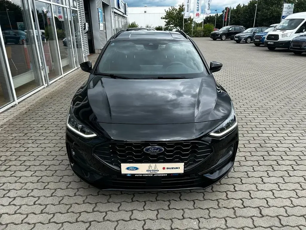Gebraucht Ford Focus ST-Line 125 PS (91 kW) 2023 Schwarz Limousine