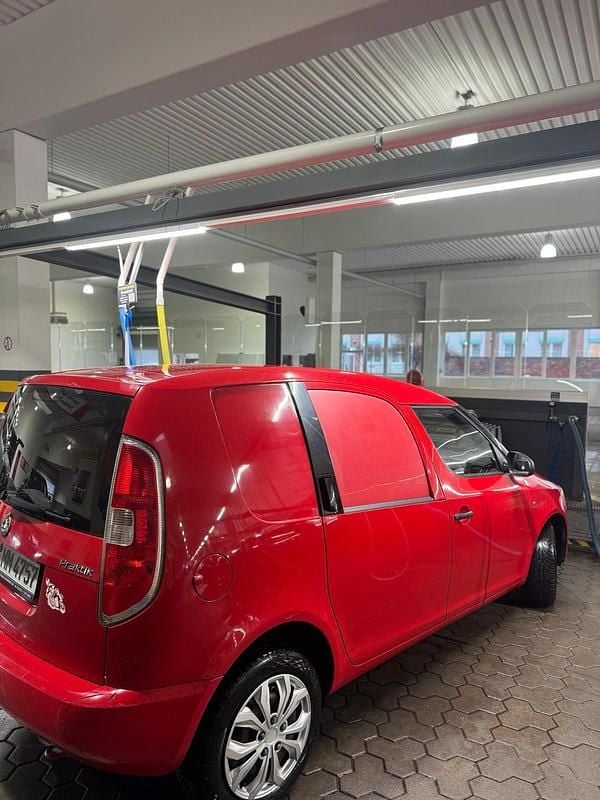 Gebraucht Skoda Roomster 75 PS (55 kW) 2010 Rot Van / Kleinbus