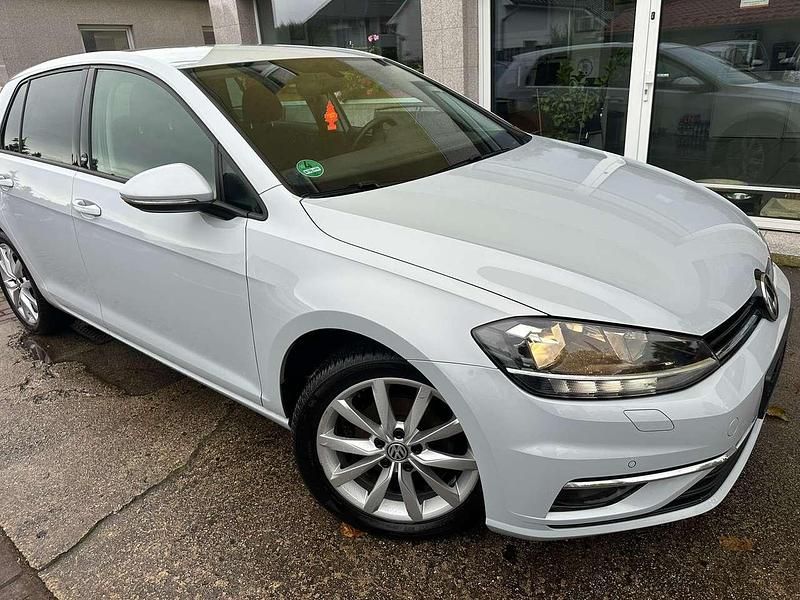 Gebraucht VW Golf VII Sound 110 PS (80 kW) 2018 Silber Kleinwagen