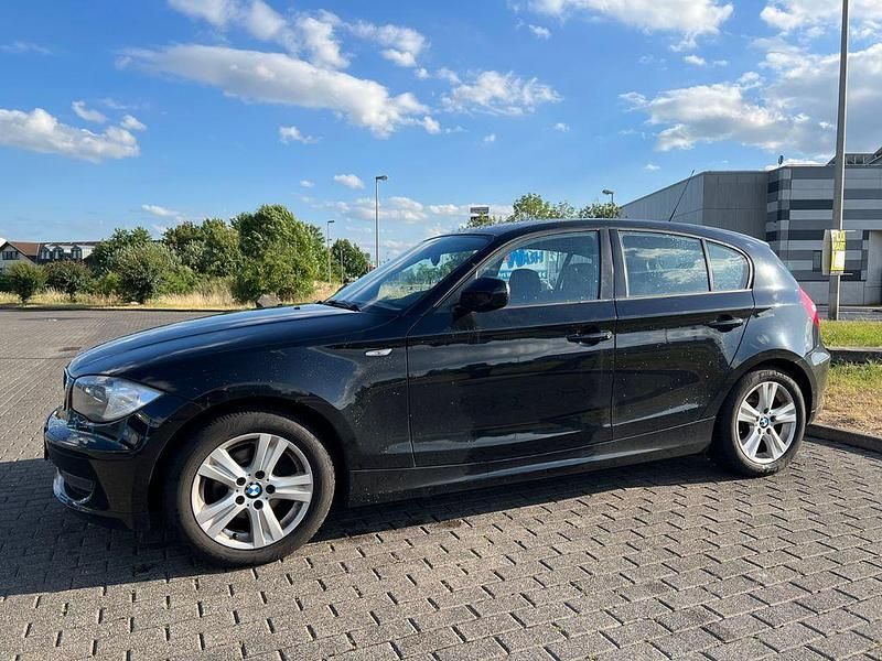 Schwarz Gebraucht 2011 BMW 116 Kleinwagen | 2.550 € (Guter Preis) - Bild 1/4