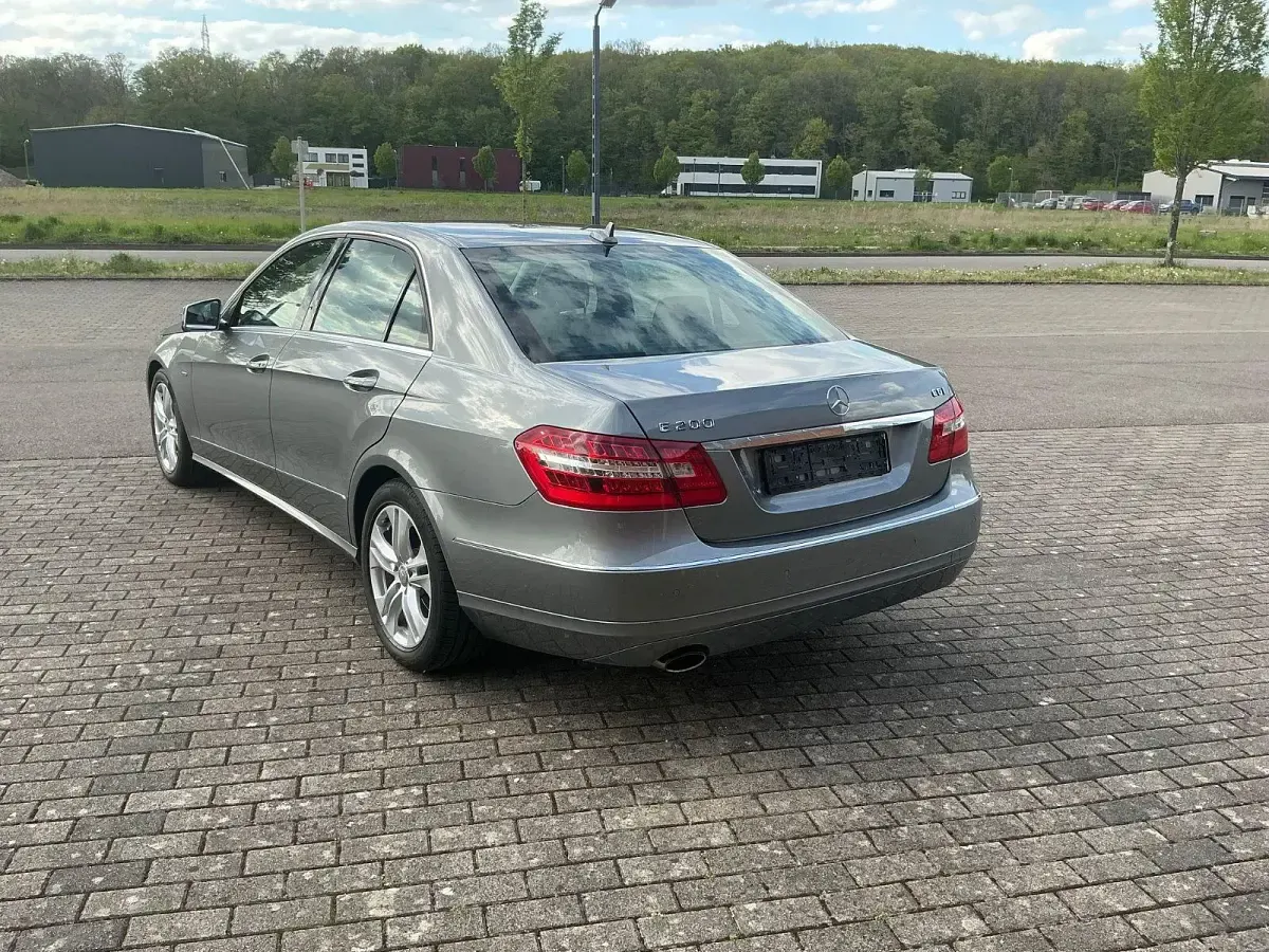 Occasion Mercedes E200 Avantgarde 184 ch (135 kW) 2011 Argent Berline