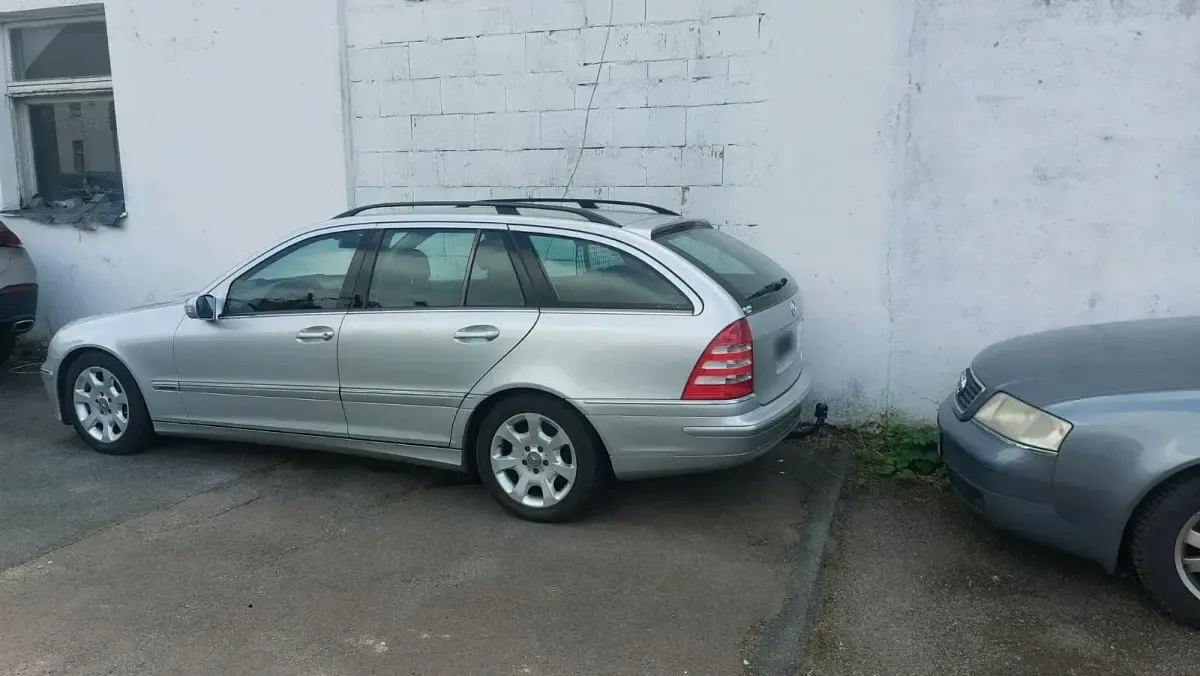 Gebraucht Mercedes 220 150 PS (110 kW) 2005 Silber Kombi