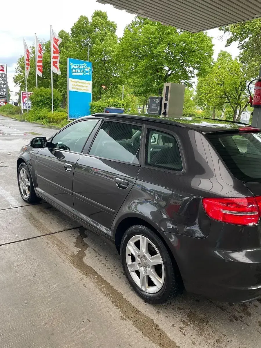 Gebraucht Audi A3 Attraction 102 PS (75 kW) 2010 Grau Kleinwagen