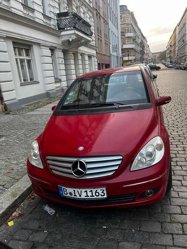 Rot Gebraucht 2006 Mercedes B150 Van / Kleinbus | 1.999 € (Fairer Preis) - Bild 1/4