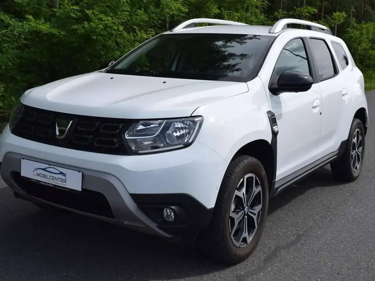 Gebraucht Dacia Duster Celebration 116 PS (85 kW) 2021 Gletscherweiss SUV
