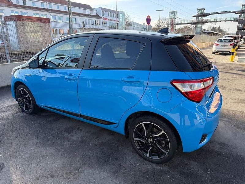 Gebraucht Toyota Yaris Hybrid 75 PS (55 kW) 2018 Blau Limousine