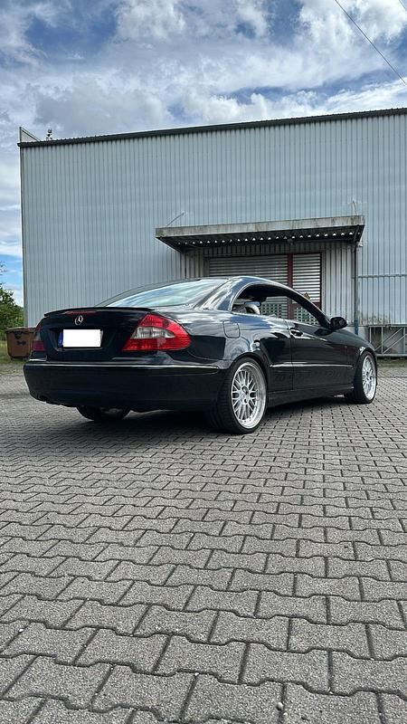 Schwarz Gebraucht 2006 Mercedes CLK320 Avantgarde Coupé | 7.999 € (Fairer Preis) - Bild 1/4