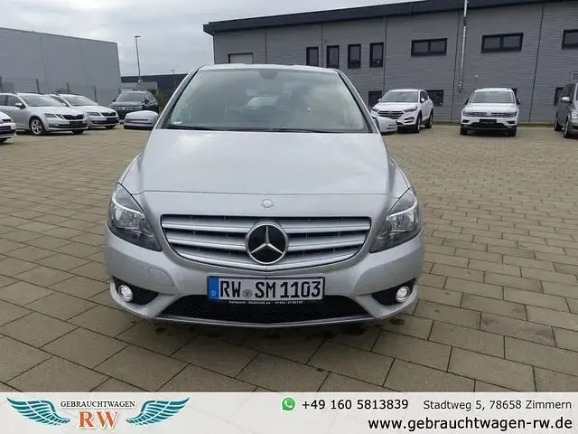 Gebraucht Mercedes B180 109 PS (80 kW) 2012 Silber Kleinwagen