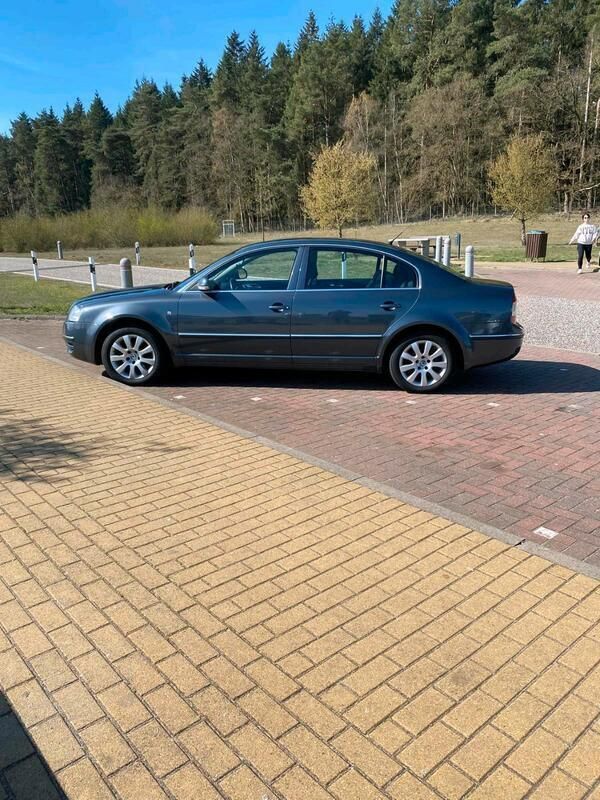 Grau Gebraucht 2007 Skoda Superb Limousine | 4.500 € (Fairer Preis) - Bild 1/4
