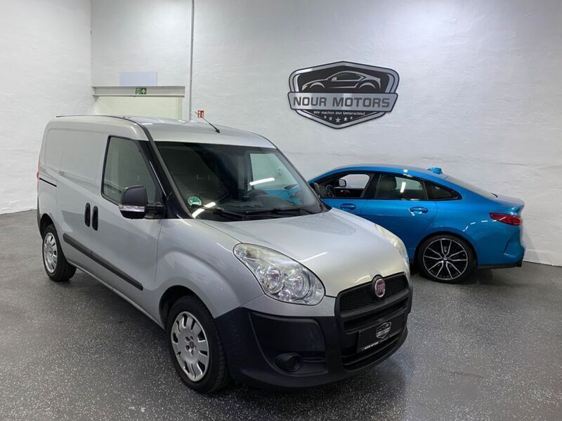 Grau Gebraucht 2012 Fiat Doblò Van / Kleinbus | 5.900 € (Teuer) - Bild 1/4