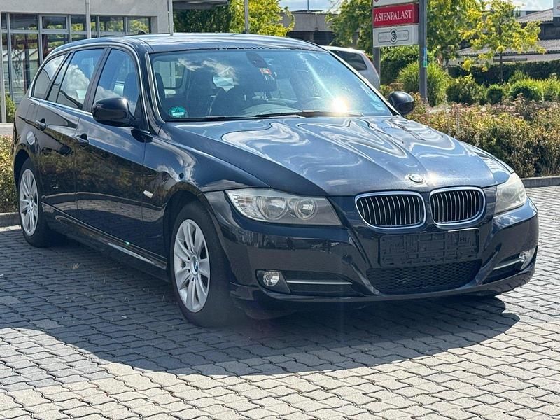 Schwarz Gebraucht 2012 BMW 318 Kombi | 3.200 € (Superpreis) - Bild 1/4