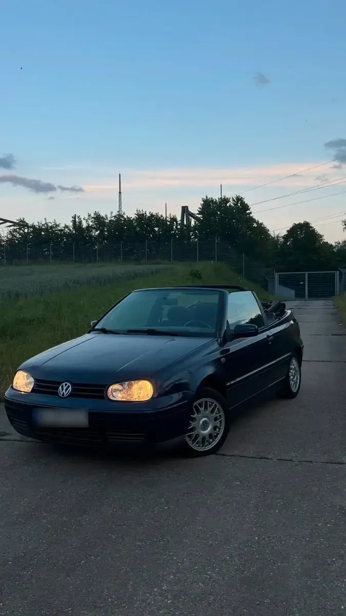 Gebraucht VW Golf 100 PS (73 kW) 1999 Blau Cabrio