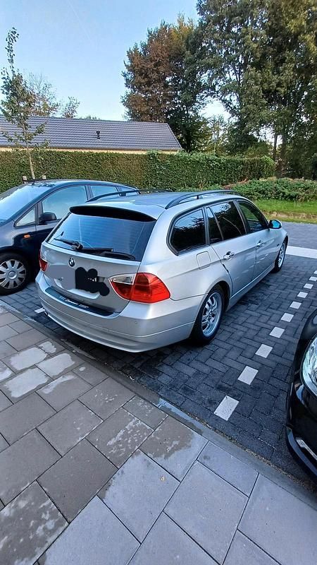 Gebraucht BMW 318 140 PS (102 kW) 2008 Silber Kombi