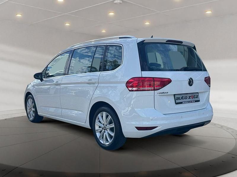 Gebraucht VW Touran Highline 150 PS (110 kW) 2021 Weiß Van / Kleinbus