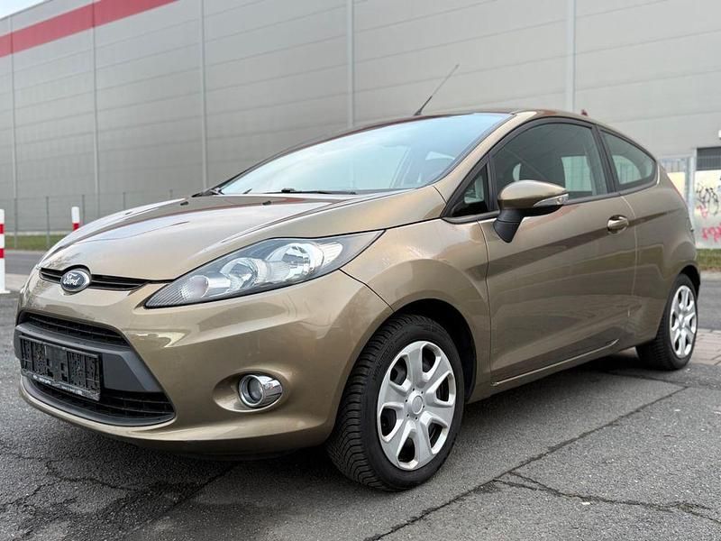 Gebraucht Ford Fiesta Champions Edition 82 PS (60 kW) 2012 Braun Kleinwagen