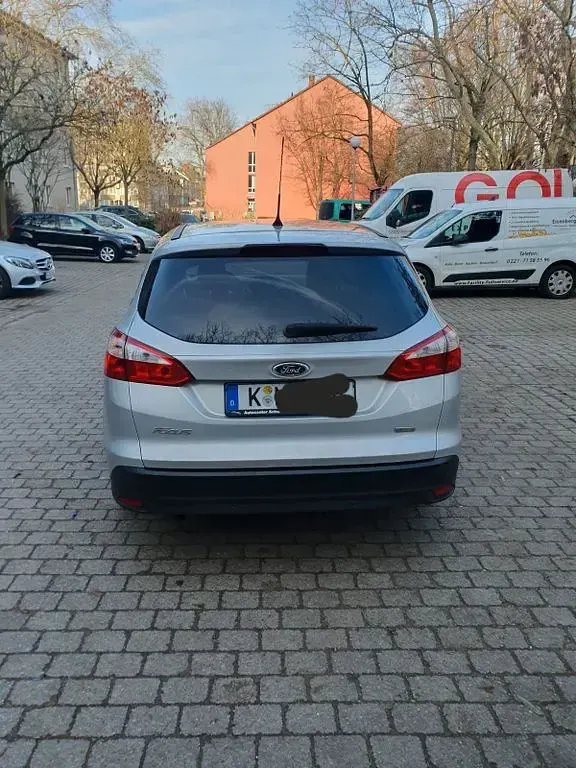 Gebraucht Ford Focus 101 PS (74 kW) 2014 Silber Kombi