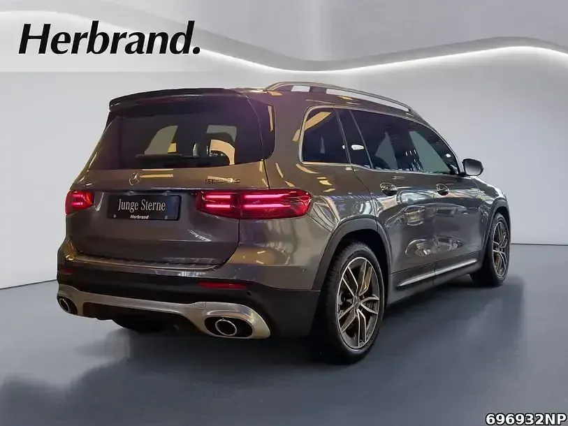 Gebraucht Mercedes GLB35 AMG 306 PS (225 kW) 2024 Metalliclack mountaingrau SUV