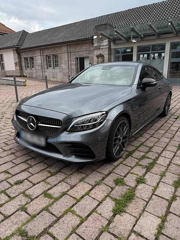 Grau Gebraucht 2019 Mercedes C220 AMG Coupé | 29.999 € (Fairer Preis) - Bild 1/4