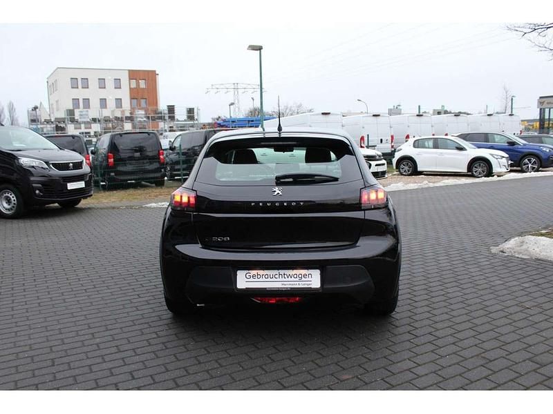 Gebraucht Peugeot e-208 Active 100 kW (136 PS) 2021 Perla nera schwarz Kleinwagen