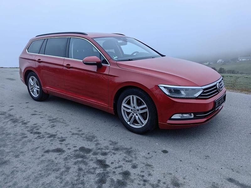 Gebraucht VW Passat Comfortline 120 PS (88 kW) 2019 Rot Kombi