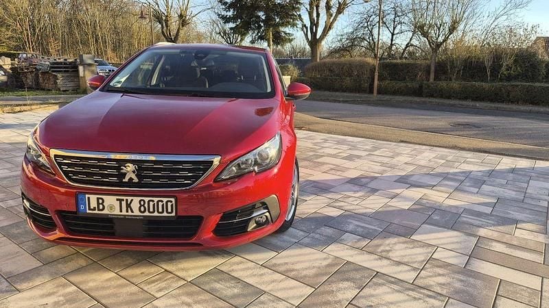 Rot Gebraucht 2020 Peugeot 308 Allure Kombi | 13.900 € (Fairer Preis) - Bild 1/4