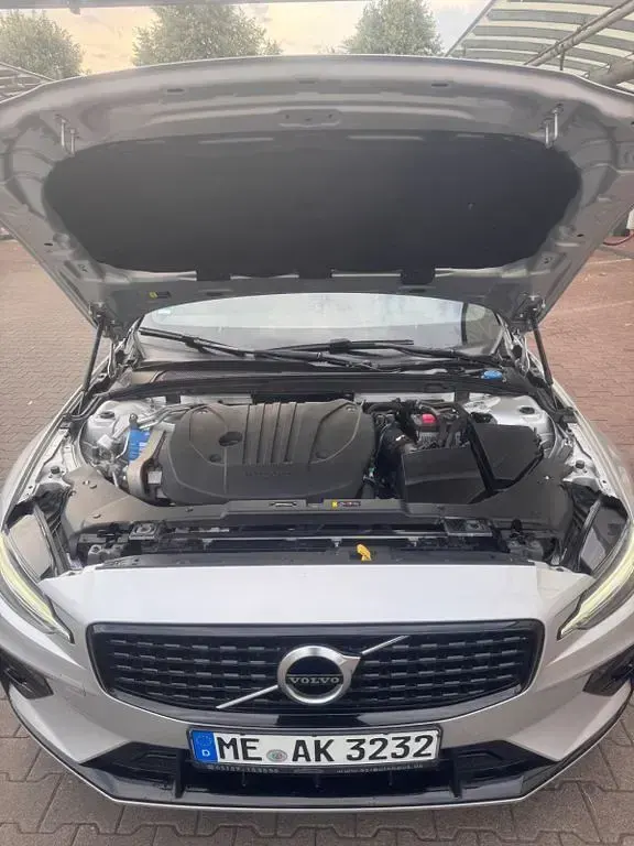 Gebraucht Volvo S60 R-Design 197 PS (144 kW) 2021 Grau Limousine