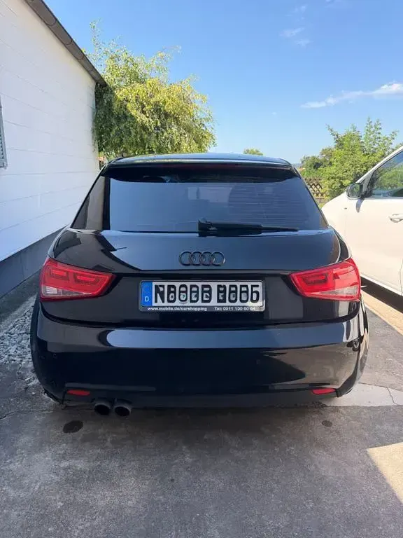 Gebraucht Audi A1 Attraction 122 PS (89 kW) 2012 Schwarz Kleinwagen