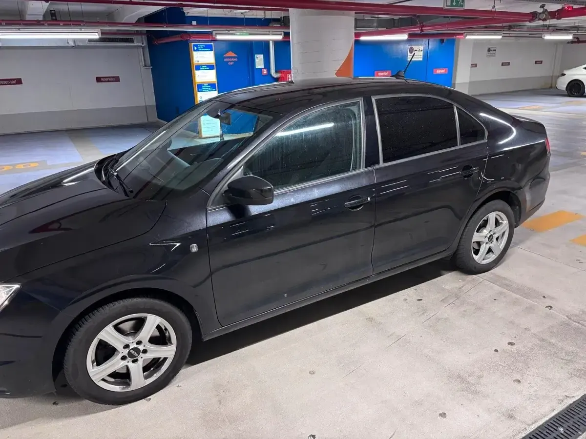 Gebraucht Seat Toledo 105 PS (77 kW) 2015 Schwarz Kleinwagen