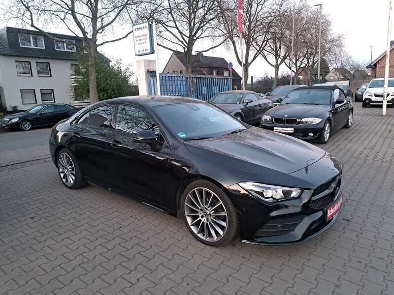 Schwarz Gebraucht 2020 Mercedes CLA180 AMG line Limousine | 26.000 € (Fairer Preis) - Bild 1/4