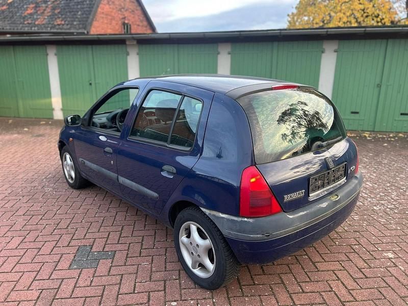 Blau Gebraucht 2000 Renault Clio II Kleinwagen | 1.299 € (Guter Preis) - Bild 1/4