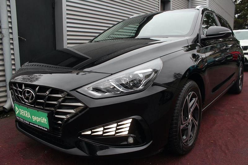 Schwarz Gebraucht 2021 Hyundai i30 Edition 30 Kombi | 17.982 € (Guter Preis) - Bild 1/4