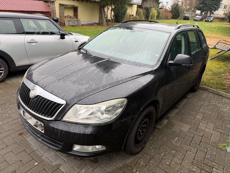Schwarz Gebraucht 2009 Skoda Octavia Ambiente Kombi | 1.899 € - Bild 1/4