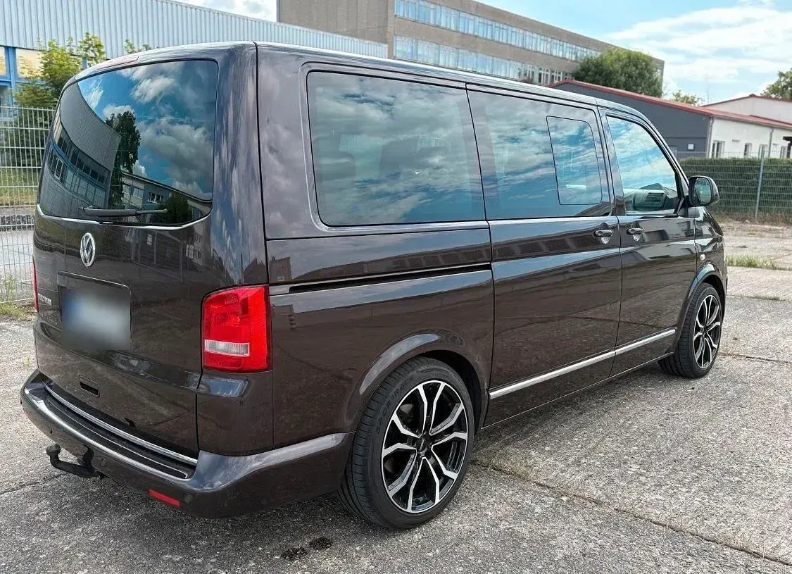 Gebraucht VW Multivan Highline 180 PS (132 kW) 2012 Braun Van / Kleinbus