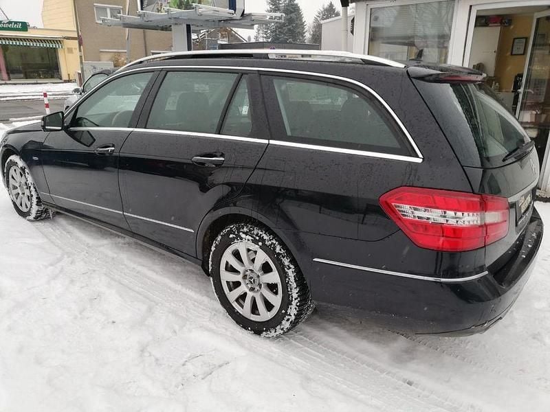 Gebraucht Mercedes E350 292 PS (214 kW) 2011 Schwarz Kombi
