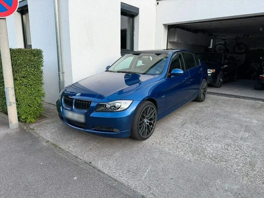 Gebraucht BMW 325 197 PS (144 kW) 2007 Blau Limousine