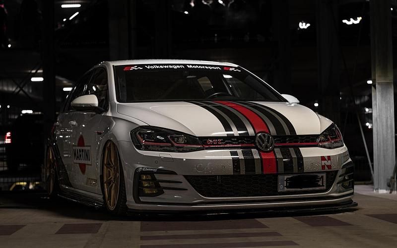 Weiß Gebraucht 2019 VW Golf VII GTI Limousine | 28.500 € - Bild 1/4