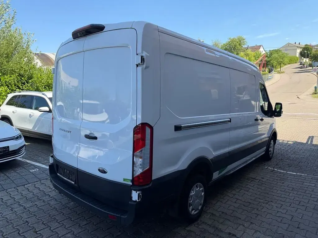 Gebraucht Ford Transit Trend 105 PS (77 kW) 2022 Weiß Van